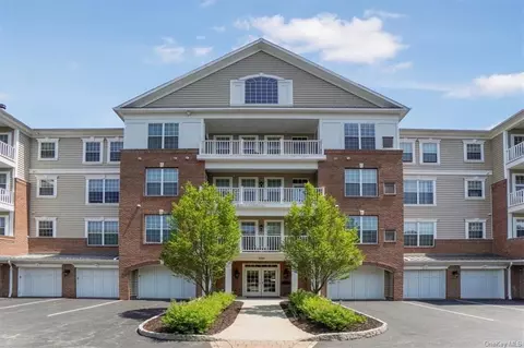 725 Regency Dr, Fishkill, NY 12524
