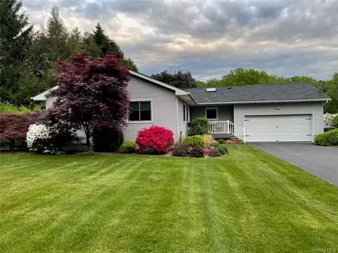 426 Bull Rd, Rock Tavern, NY 12575