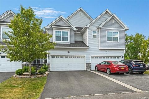9 Spruce Ln, Wallkill, NY 10940