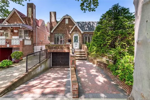 1060 52nd St, Brooklyn, NY 11234