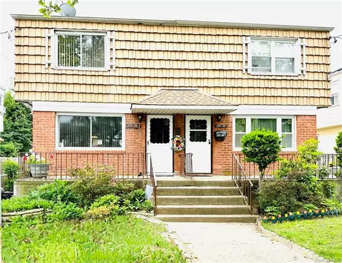 25738 149th Ave, New York, NY 11422