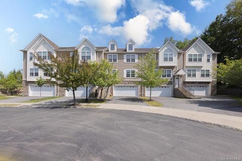 26 Pavek Cir #60, Monroe, NY 10950