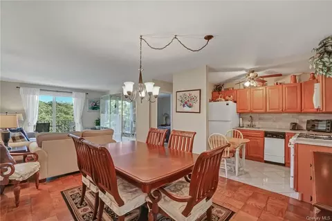 2035 Central Park Ave #1E, Yonkers, NY 10710