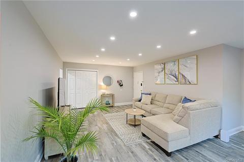 35 Richard Ct, Pomona, NY 10970