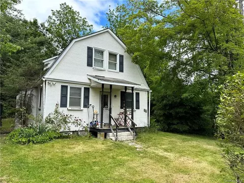 35 N Fostertown Dr, Newburgh, NY 12550