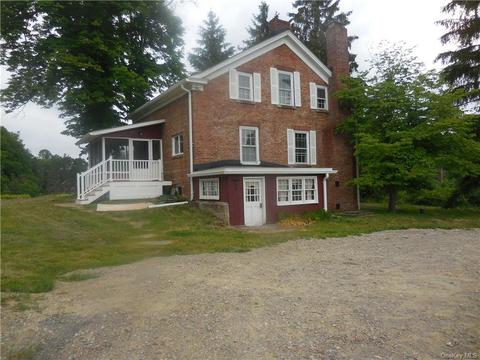 2 Jefferson Ave, New Windsor, NY 12553