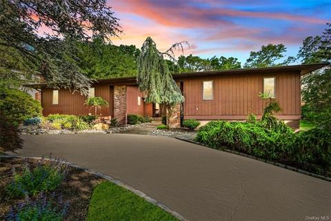 43 Snowdrop Dr, Clarkstown, NY 10956