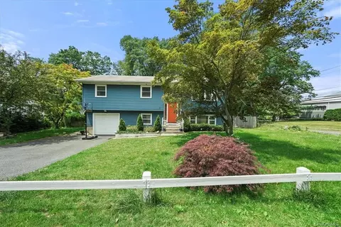 5 Freedman Ave, Clarkstown, NY 10954