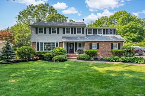 88 Village Hill Dr, Dix Hills, NY 11746