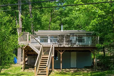 156 Brook Trl, Greenwood Lake, NY 10925