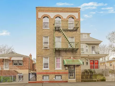 1052 E 232nd St, Bronx, NY 10466