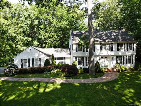 7 Bonnie Dr, Northport, NY 11768