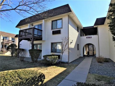 24 Village Park Dr #2E, Fishkill, NY 12524