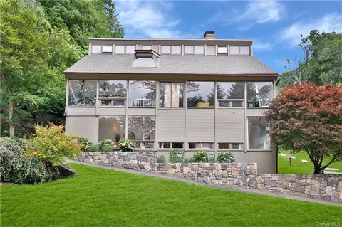 9 Round Hill Rd, North Castle, NY 10504