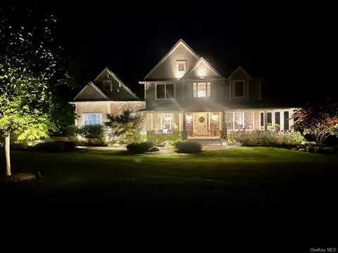 14 Caliburn Ct, Wappinger, NY 12590