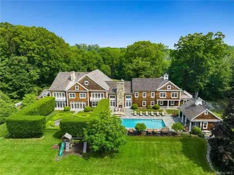 365-375 Hook Rd, Katonah, NY 10536