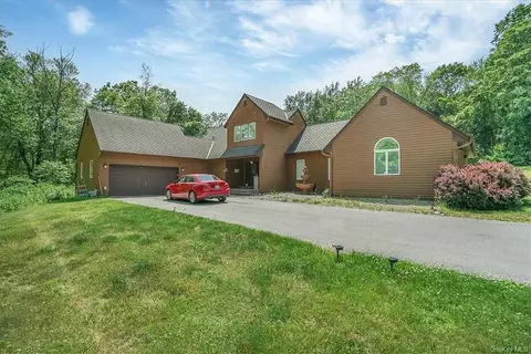 3 Stacey Ln, Chester, NY 10918