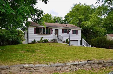 1 Laredo Ct, Monroe, NY 10950