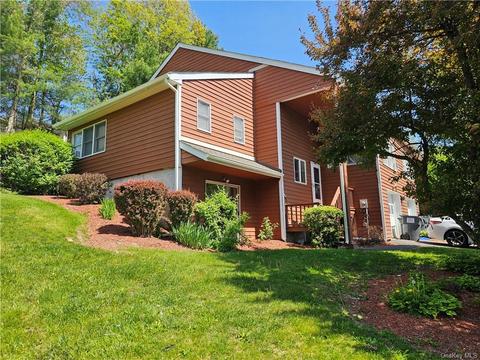 22 Woodland Way N, Ellenville, NY 12428