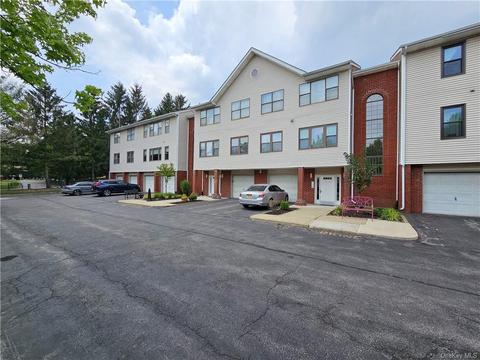 156 Deer Ct Dr, Middletown, NY 10940