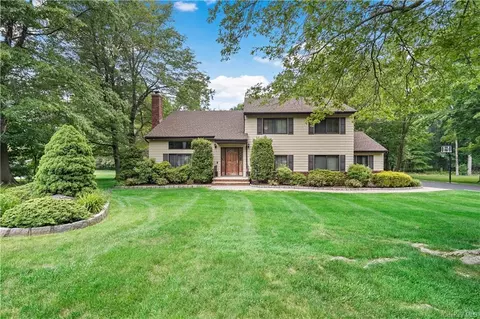 21 Hemlock Rd, Briarcliff Manor, NY 10510