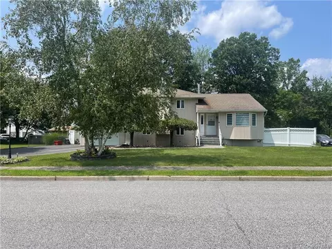 4 Disco Dr, Wallkill, NY 10941