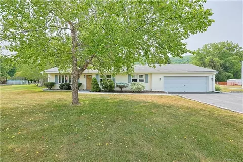 9 Adams Ct, Monroe, NY 10950
