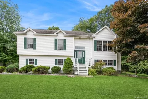12 Cedar Knoll Ln, Cortlandt, NY 10567