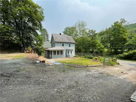 35 Sprout Brook Rd, Cortlandt, NY 10567