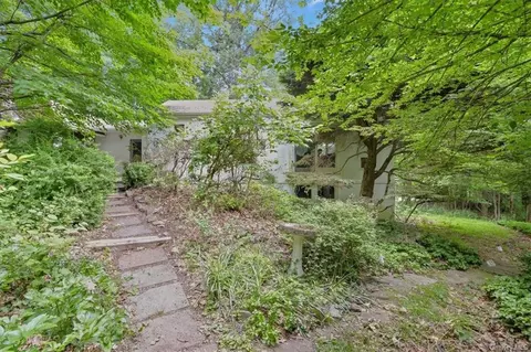 98 S Mt Airy Rd, Cortlandt, NY 10520
