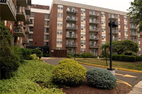 35 Park Ave #5A, Ramapo, NY 10901