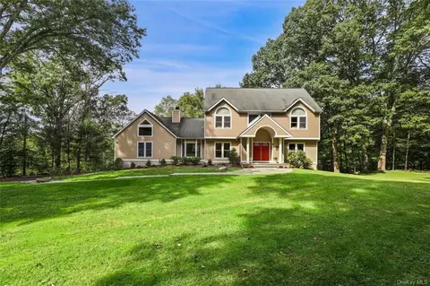 1195 Bridge Pointe Ln, Yorktown, NY 10598