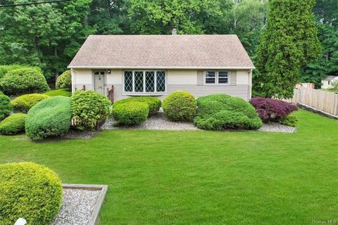 15 Brookview Blvd, Ramapo, NY 10977