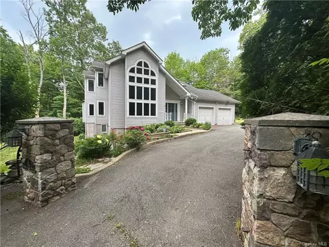 9 Rustic Hills Rd, Wurtsboro, NY 12790