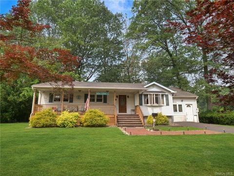 65 Freedman Ave, Clarkstown, NY 10954