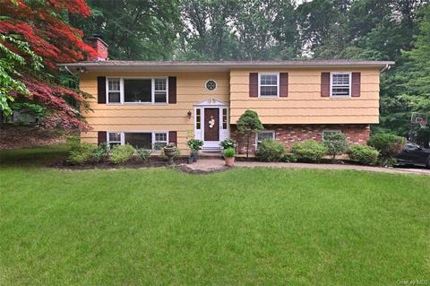 3 Oak Ridge Rd, Pomona, NY 10970