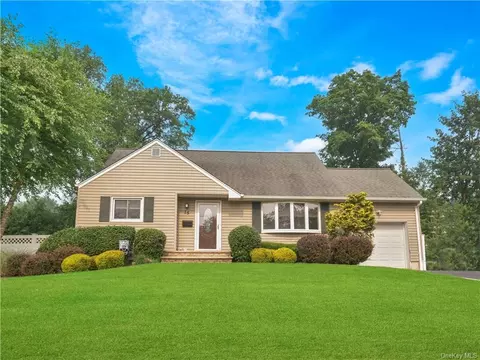15 Lyncrest Ave, Clarkstown, NY 10956