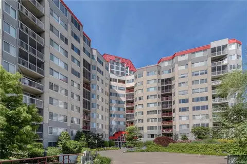10 Stewart Pl #3BE, White Plains, NY 10603