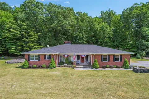 17-19 Demouth Rd, Wallkill, NY 10919