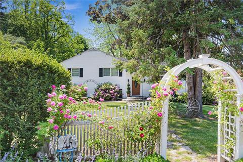 487 Yorkhill Rd, Yorktown, NY 10598