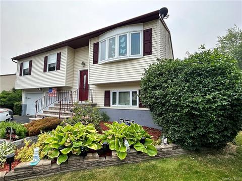 9 Newbury St, Monroe, NY 10950