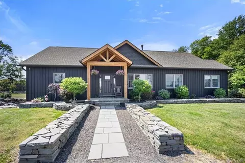 6 Lacouette Way, Wallkill, NY 12589