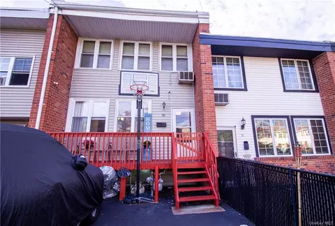 93 Kennedy Dr, West Haverstraw, NY 10993