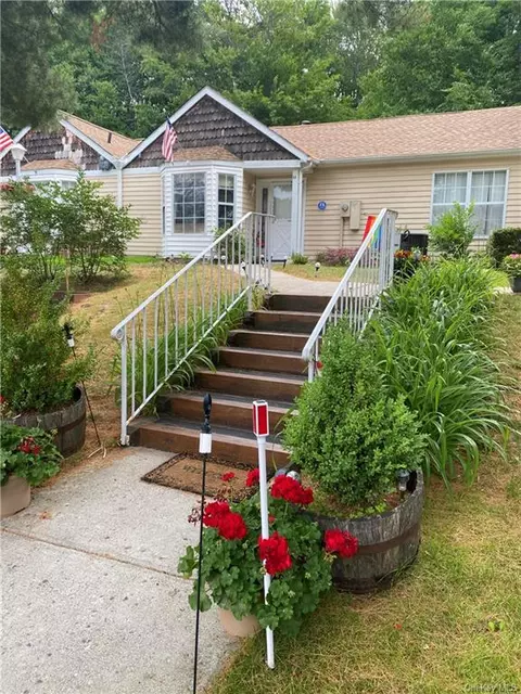 80 Hidden Ridge Dr, Thompson, NY 12701