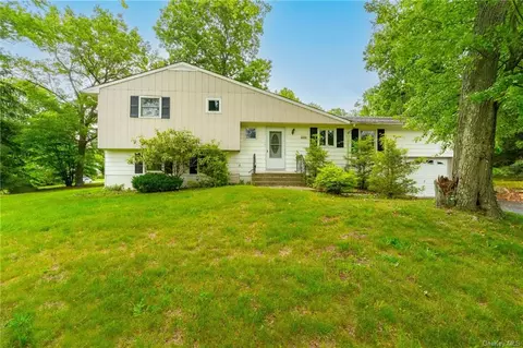 3746 Curry St, Yorktown, NY 10598
