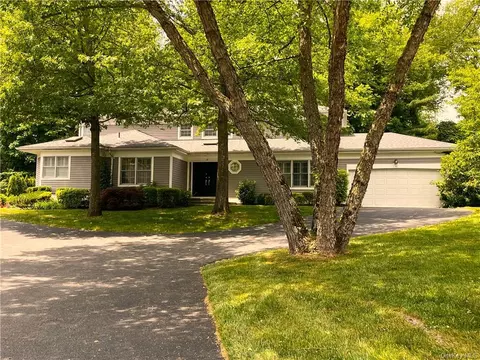 15 Glenbrooke Dr, White Plains, NY 10605