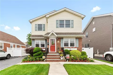 637 Ardsley Blvd, Garden City, NY 11530