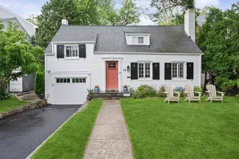 14 E Brookside Dr, Larchmont, NY 10538