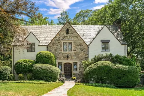 8 Villa Ln, Larchmont, NY 10538