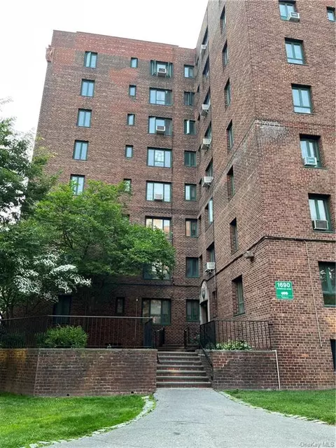1690 Metropolitan Ave #4E, Bronx, NY 10462
